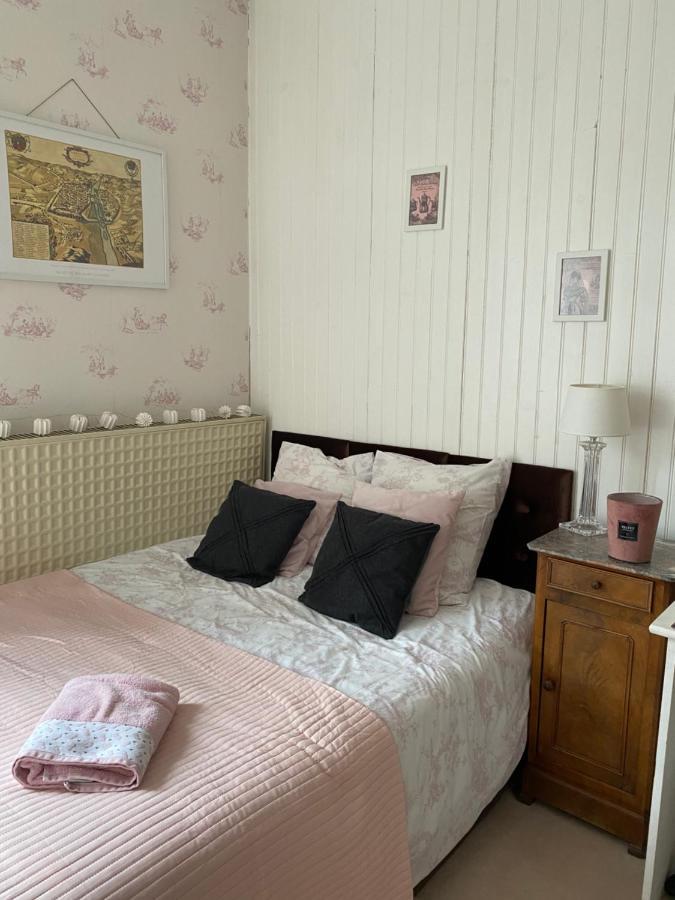 Le Trianon Bed & Breakfast Le Bourgneuf-la-Foret Bagian luar foto